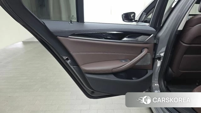 BMW 5 Series (G30) id 4524936 из Кореи 17