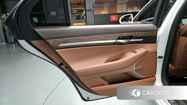 Genesis G90 id 4232100 из Кореи 17