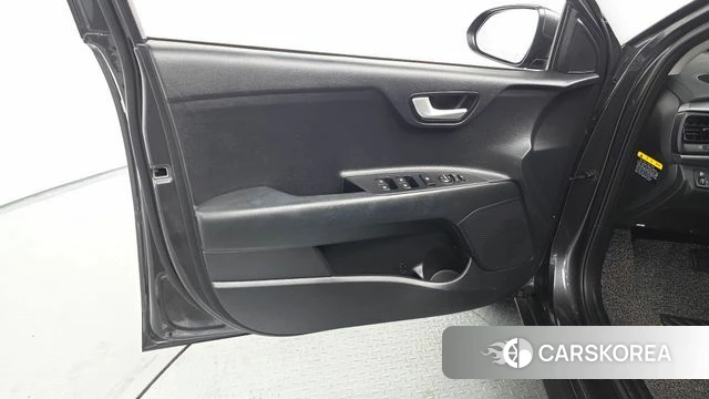 Kia Stonic id 4873388 из Кореи 17