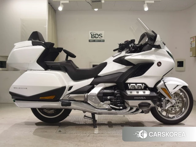 Проданный Honda GL1800 TOUR DCT 2021 из Японии