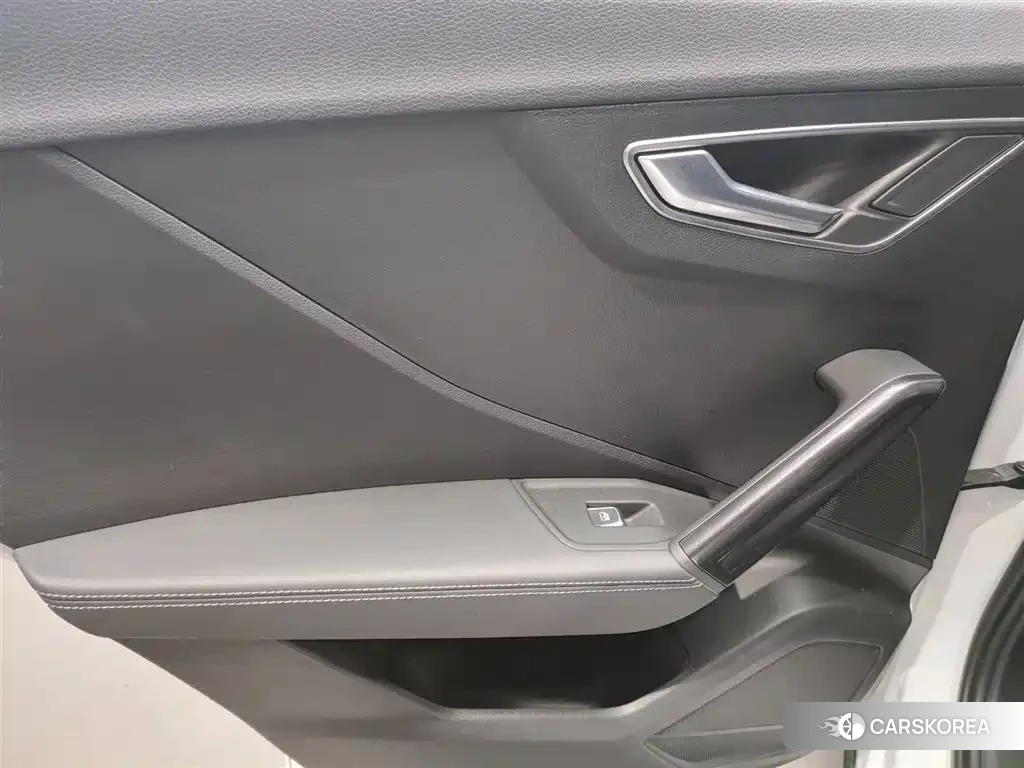 Audi Q2L id 4583603 из Китая 17