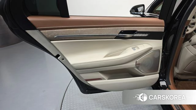 Genesis G90 id 4683672 из Кореи 17