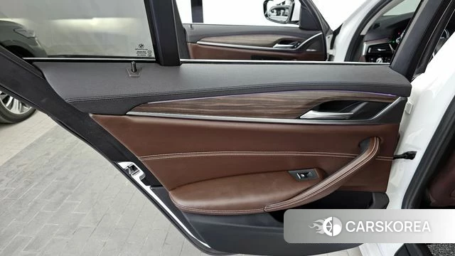 BMW 5 Series (G30) id 4378119 из Кореи 17