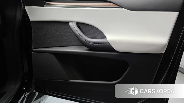 Tesla Model X id 4748848 из Кореи 17