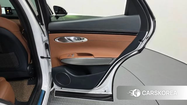 Genesis GV70 id 4201185 из Кореи 17