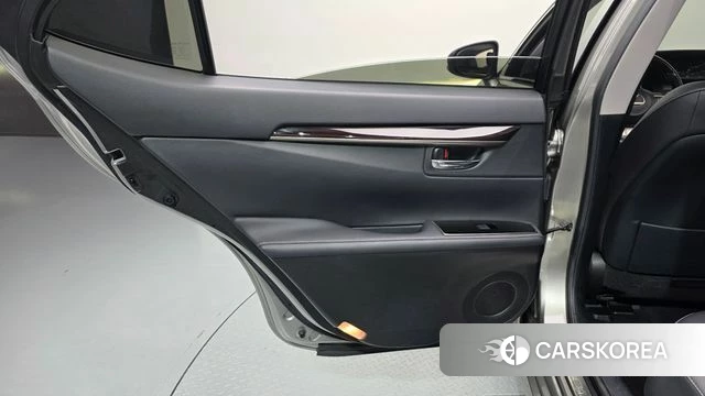 Lexus New ES300h id 4311116 из Кореи 17