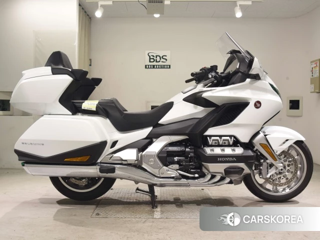 Проданный Honda GL1800 TOUR DCT 2022 из Японии
