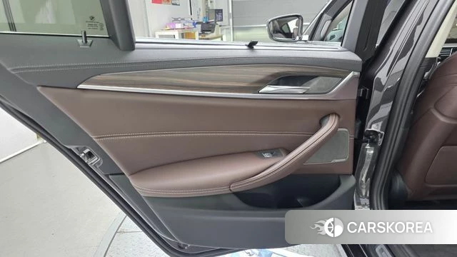 BMW 5 Series (G30) id 4303189 из Кореи 17