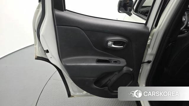 Jeep Renegade id 4730783 из Кореи 17