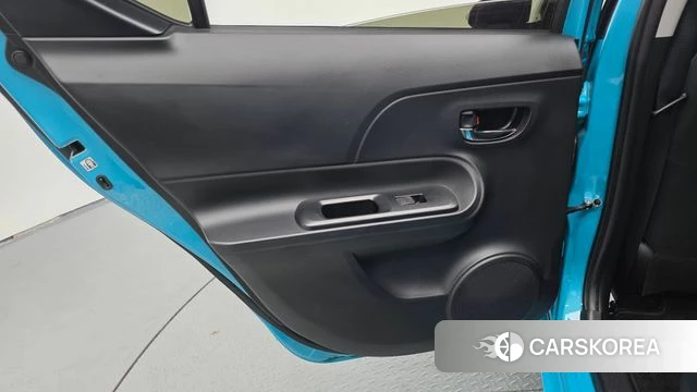 Toyota Prius C id 4390364 из Кореи 17