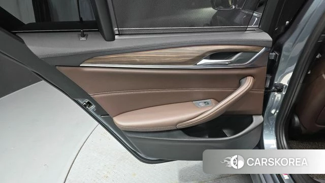 BMW 5 Series (G30) id 4196792 из Кореи 17