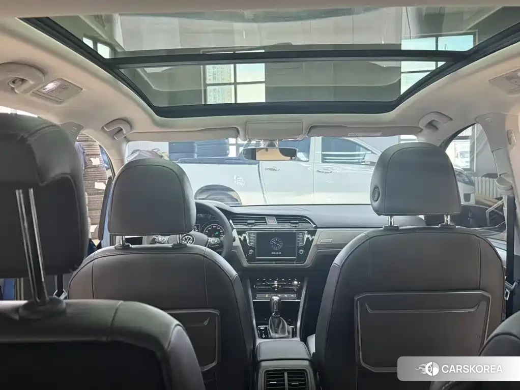 Volkswagen Touran L id 4685902 из Китая 17