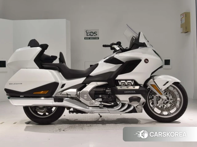 Проданный Honda GL1800 TOUR DCT 2019 из Японии, фото 2