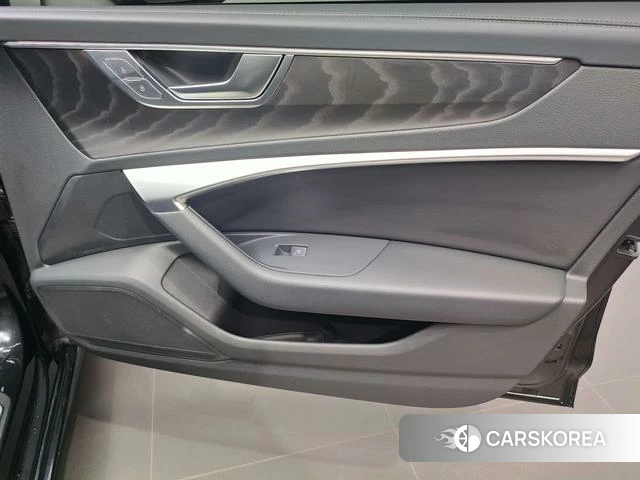 Audi A6L id 4216945 из Китая 17