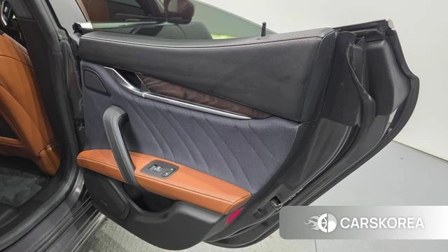 Maserati Ghibli id 4232518 из Кореи 17