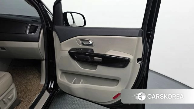 Kia The New Carnival id 4638052 из Кореи 17