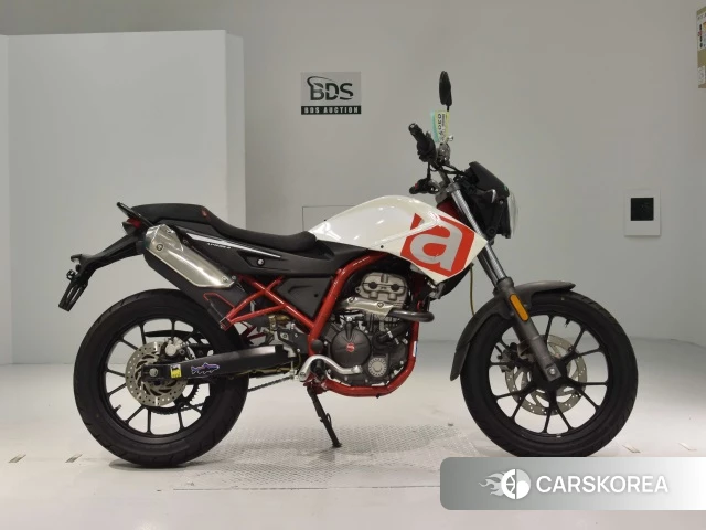 Проданный Aprilia STX125 CAFE 2016 из Японии