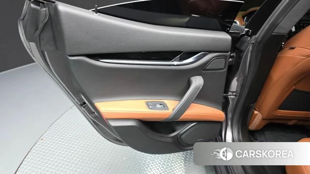 Maserati Ghibli id 4849026 из Кореи 17