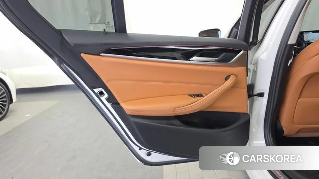 BMW 5 Series (G30) id 4918961 из Кореи 17