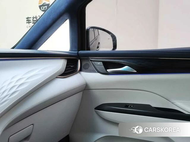 Buick GL8 id 4221269 из Китая 17
