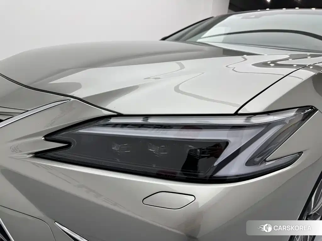 Lexus ES id 4644395 из Китая 17