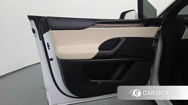 Tesla Model X id 4847937 из Кореи 17