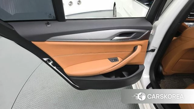 BMW 5 Series (G30) id 4286348 из Кореи 17