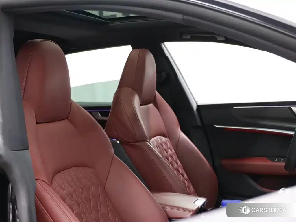 Audi A7L id 4622693 из Китая 17