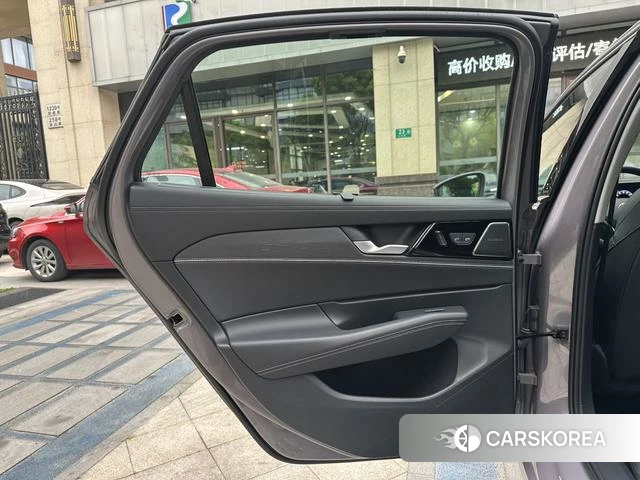 Volkswagen Passat id 4238216 из Китая 17