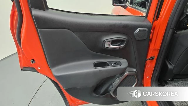 Jeep Renegade id 4770541 из Кореи 17