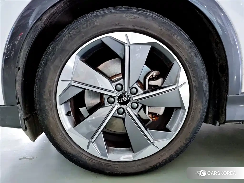 Audi Q5 e-tron id 4546530 из Китая 17