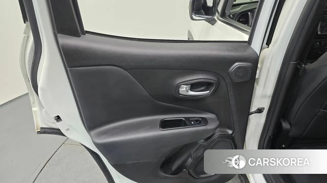 Jeep Renegade id 4294671 из Кореи 17