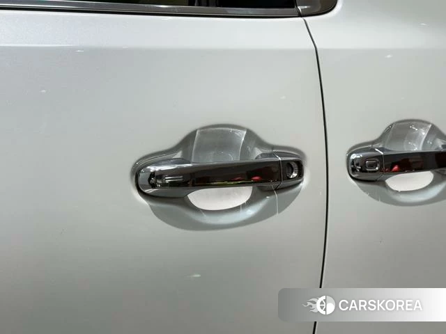 Toyota Elfa id 4276501 из Китая 17