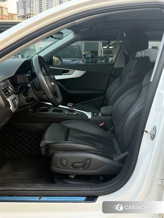 Audi A4L id 4374433 из Китая 17