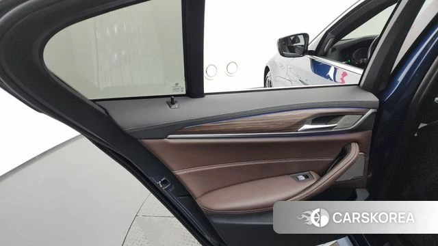 BMW 5 Series (G30) id 4573429 из Кореи 16