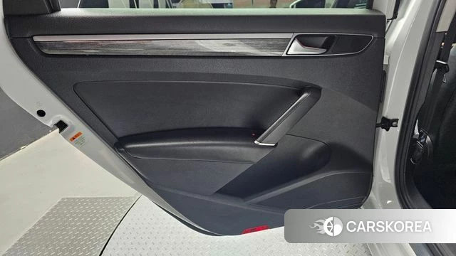 Volkswagen The New Passat id 4610416 из Кореи 17