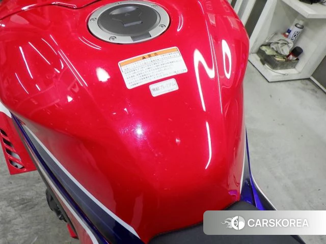 Honda CBR1000RR-R FIREBLADE id 3949952 из Японии 17