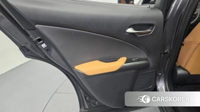 Lexus UX300h id 4516345 из Кореи 17