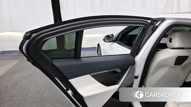 BMW 5 Series (G60) id 4280317 из Кореи 17