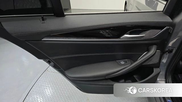 BMW 5 Series (G30) id 4774920 из Кореи 17