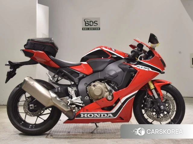 Проданный Honda CBR1000RR 2017 из Японии