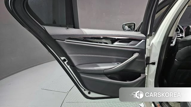 BMW 5 Series (G30) id 4245772 из Кореи 17