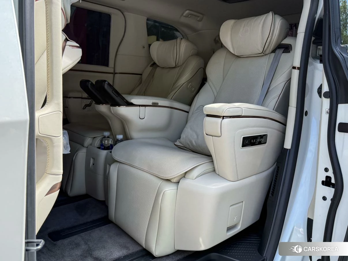 Lexus LM id 4452994 из Китая 17