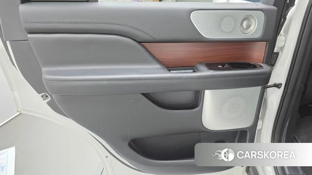 Lincoln Navigator 4th generation id 4464409 из Кореи 17