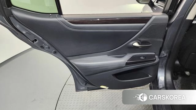 Lexus ES300h 7th generation id 4906592 из Кореи 17