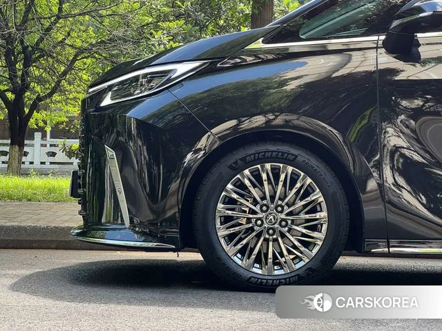 Lexus LM id 4299884 из Китая 17