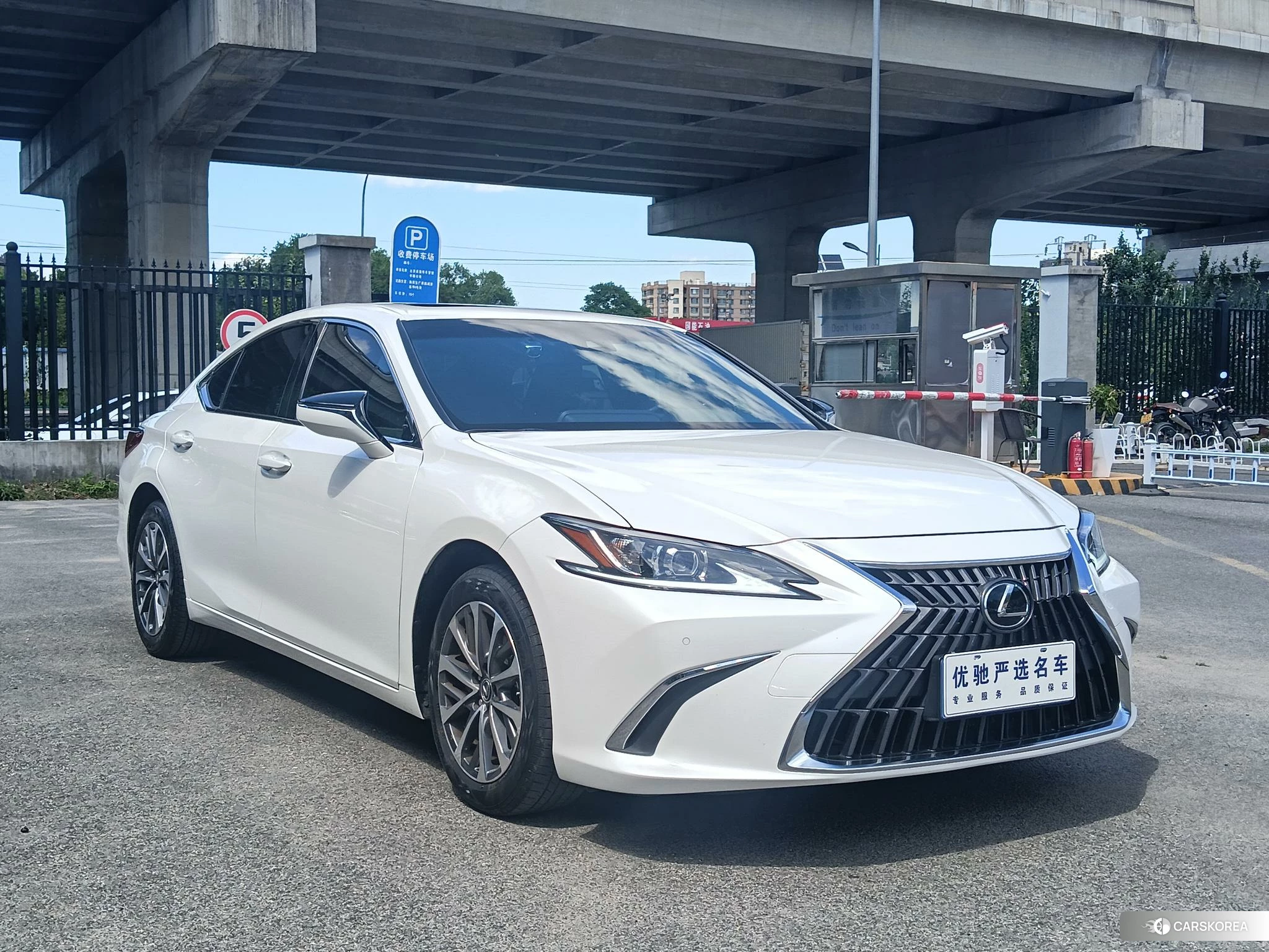 Lexus ES id 4420309 из Китая 17