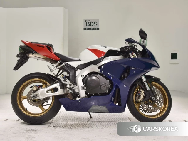 Проданный Honda CBR1000RR 2010 из Японии