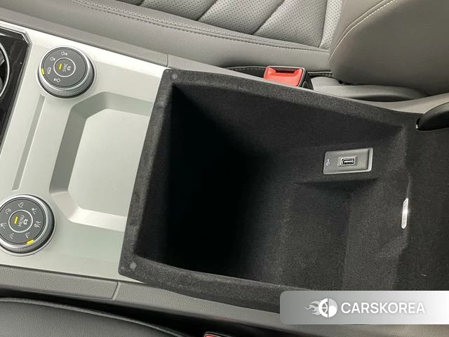 Volkswagen Touareg id 4258632 из Китая 17