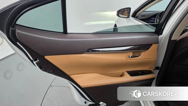 Lexus New ES300h id 4733051 из Кореи 17
